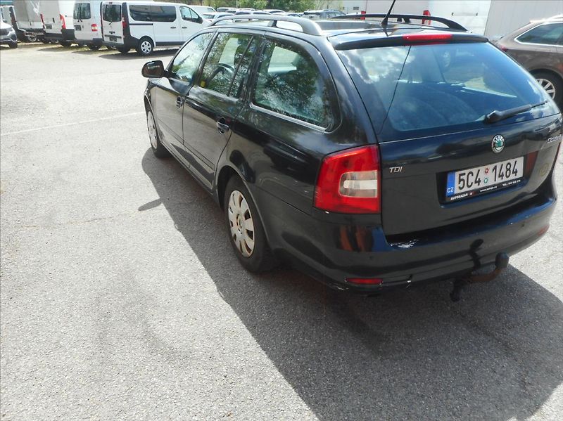 Škoda Octavia 1,6 TDi - fotka 7 z 32
