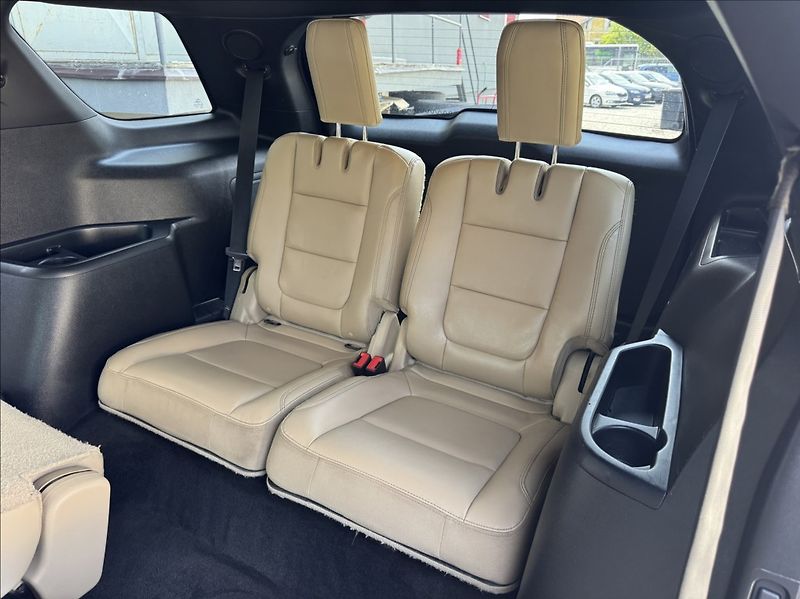 Ford Explorer 3,5 V6 268kW 4X4 PLATINUM - fotka 17 z 50