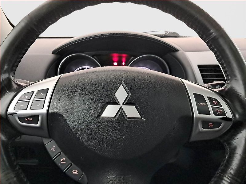 Mitsubishi Outlander (2011) 2.2 DI-D, 7 míst, Navi - fotka 16 z 17