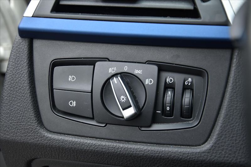 BMW Řada 3 320i xDrive 135kW MPAKET ČR - fotka 27 z 27