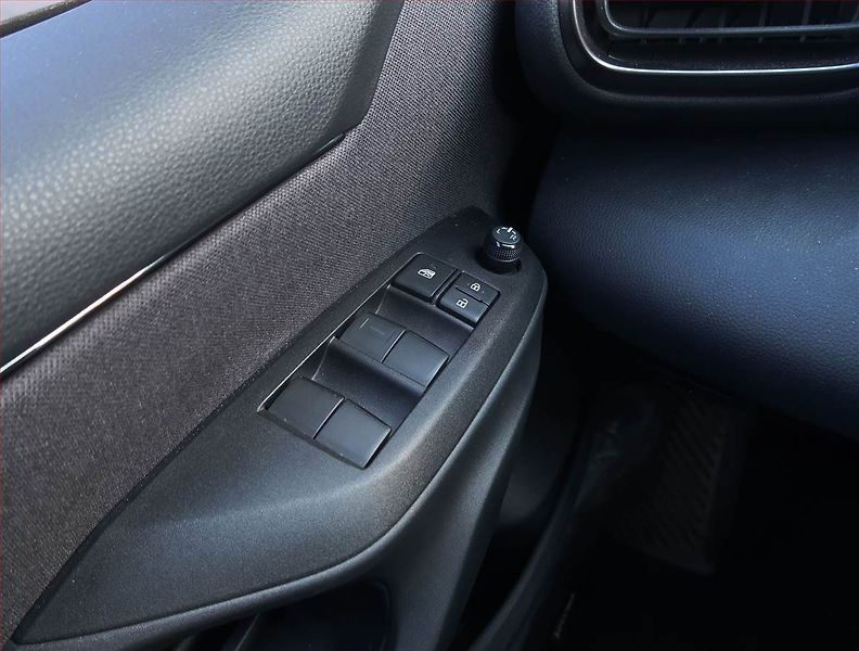 Toyota Yaris (2023) 1.5 VVT-i Hybrid - fotka 16 z 16