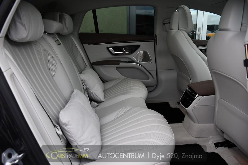 Mercedes-Benz EQS 580 4M HYPERSCREEN K360° 1M - fotka 18 z 59