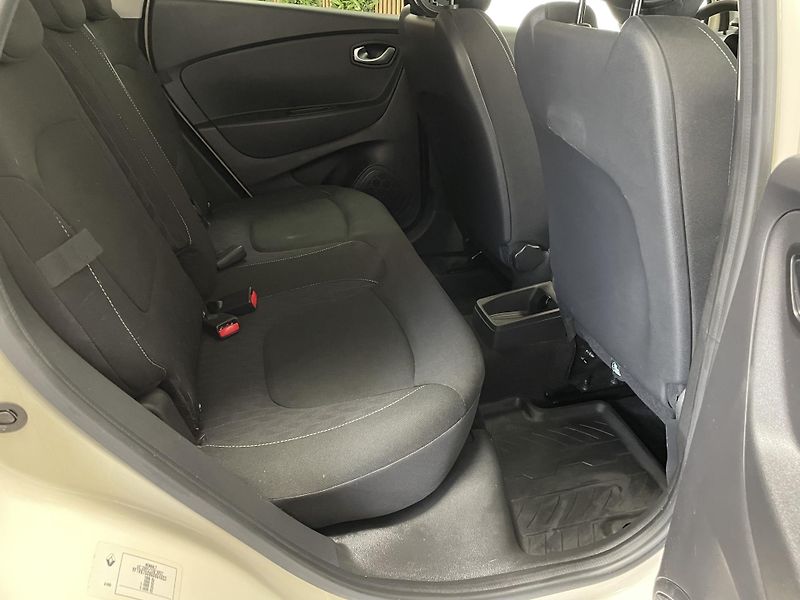 Renault Captur 0.9 TCe ČR 1.MAJ  REZERVACE  - fotka 16 z 30