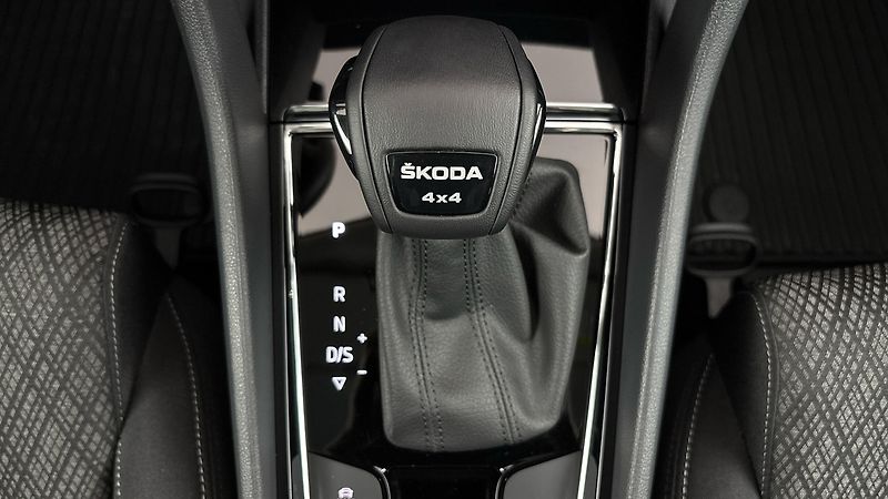 Škoda Karoq 2.0 TDI DSG 4x4 Style - fotka 25 z 29