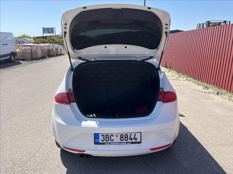 Seat Leon 2,0 TDi STYLE ROZVODY KLIMA - fotka 29 z 37