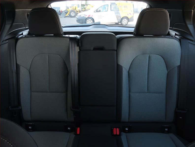 Volvo XC40 (2022) B4 - fotka 10 z 21
