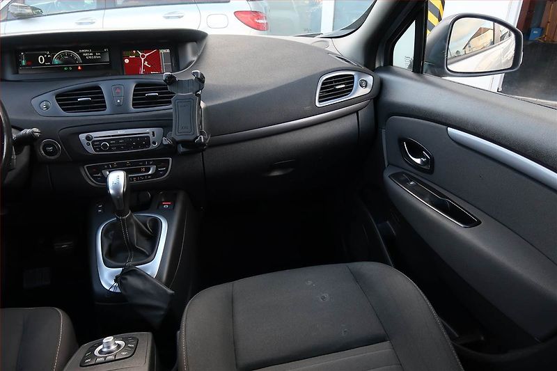 Renault Grand Scénic (2015) 1.5 dCi, Automat, Navi - fotka 8 z 21