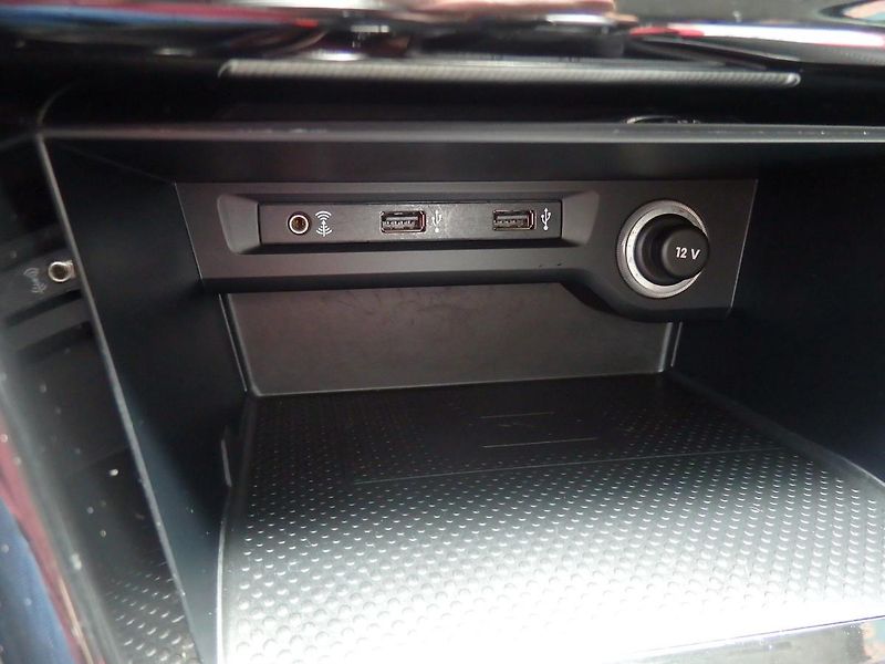 Volkswagen Touran 2,0 TDI 140kW HIGHLINE,DSG LED - fotka 21 z 27