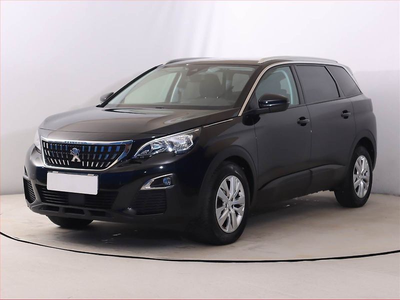 Peugeot 5008 (2020) 1.5 BlueHDi, Automat, 7 míst - fotka 2 z 23