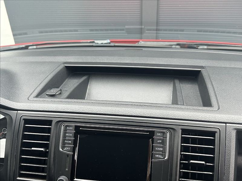 Volkswagen Transporter 2,0 TDI 150PS  L2H1 DSG Dílna - fotka 20 z 53