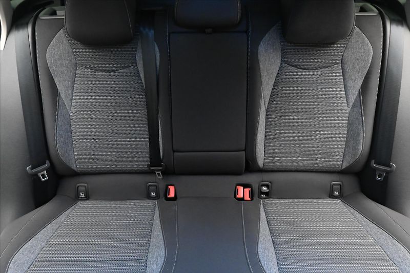 Škoda Superb 1,5 TSI 110kW DSG Selection Zá - fotka 29 z 33