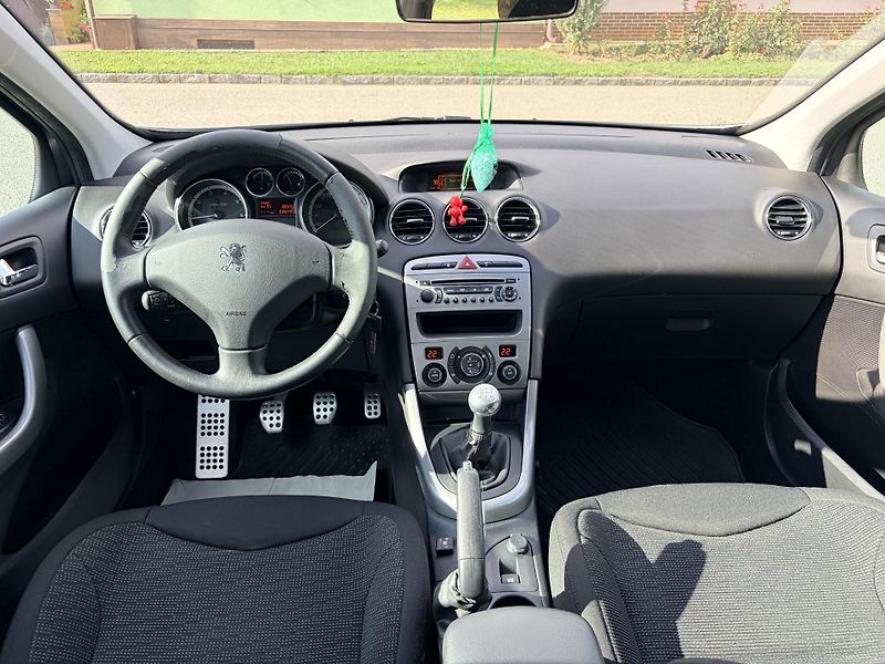 Peugeot 308 SW 1.6i PANORAMA LPG - fotka 14 z 27