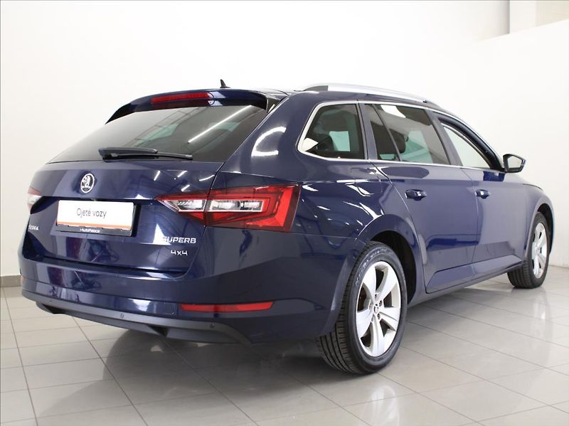 Škoda Superb 2,0 TDi 140kW 4x4 Style Plus - fotka 3 z 31