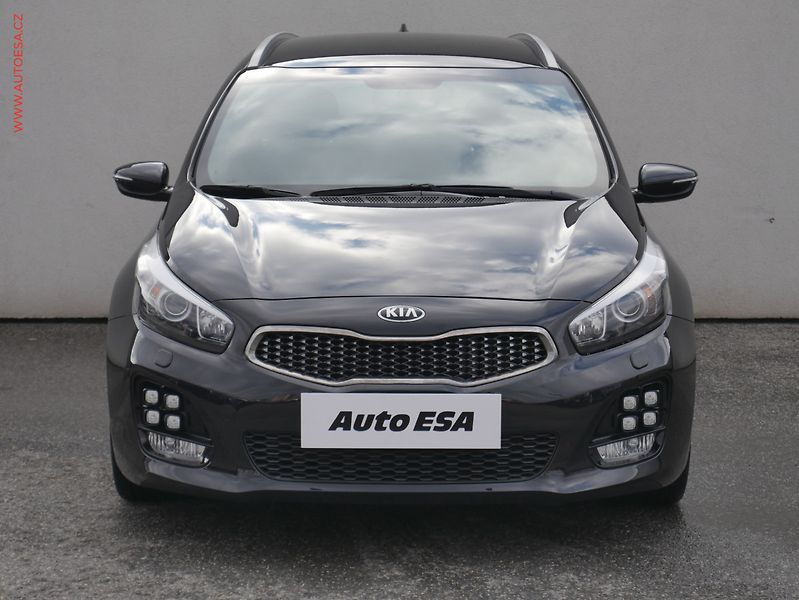 Kia Ceed (2019) 1.6CRDi, 2.maj,ČR, GT Line - fotka 2 z 25