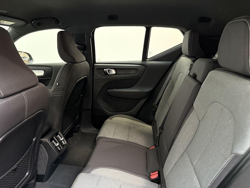 Volvo XC40 B4 Plus Bright DCT - fotka 11 z 13