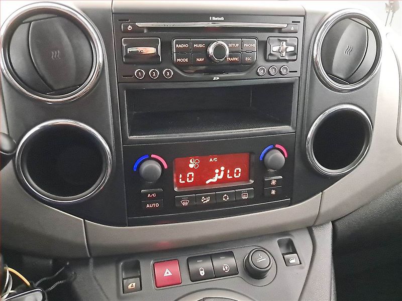 Peugeot Partner (2011) 1.6 HDi, 5Míst, 1Maj - fotka 13 z 18