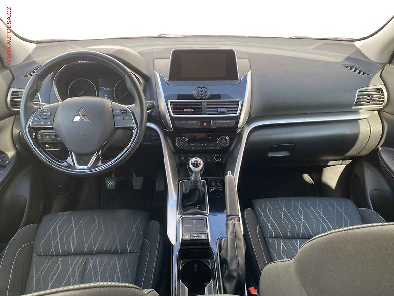 Mitsubishi Eclipse Cross (2019) 1.5 T-MIVEC, LED, TZ, +ALU - fotka 8 z 19