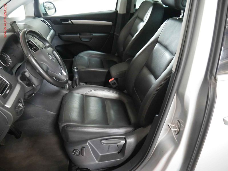 Volkswagen Sharan (2015) 2.0 TDi, Highline, bixen - fotka 9 z 21