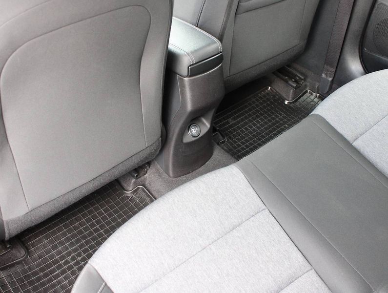 Kia Stonic (2022) 1.2 DPI 61 kW manuál - fotka 26 z 27