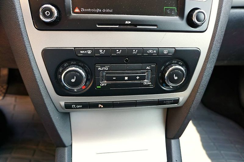 Škoda Octavia (2013) ELEGANCE 1,6 TDI 77 kW - fotka 27 z 29