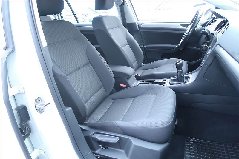 Volkswagen Golf (2016) 1.6 TDI, Serv.kniha, Tempomat - fotka 9 z 17