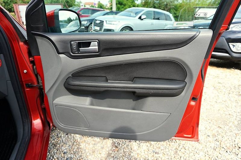Ford Focus (2009) TREND 1,6 16V 74 kW - fotka 17 z 36