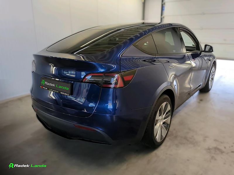 Tesla Model Y (2023) Standard Range RWD, LFP - fotka 4 z 11