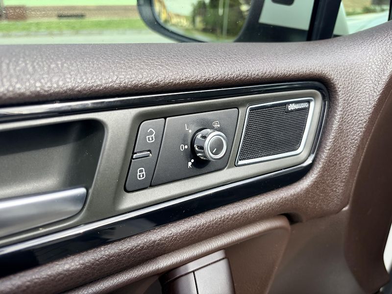 Volkswagen Touareg 3.0TDI V6 DSG 4x4 VZDUCH - fotka 12 z 56
