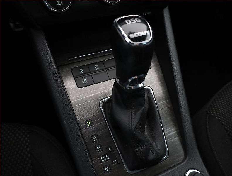 Škoda Octavia (2015) Scout 2.0 TDI, 4X4, Automat - fotka 15 z 19