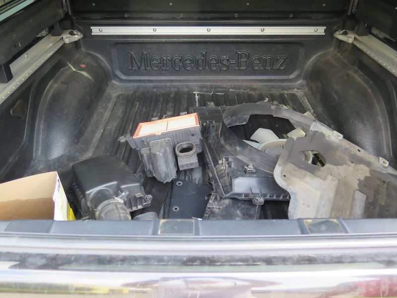 Mercedes-Benz Třídy X (2017) X250d,automat,4x4,motor venku - fotka 18 z 21