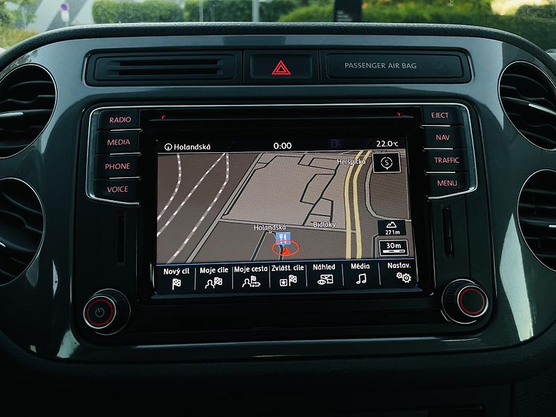 Volkswagen Tiguan 1.4TSI MANUÁL SENZORY TAŽNÉ  - fotka 41 z 45