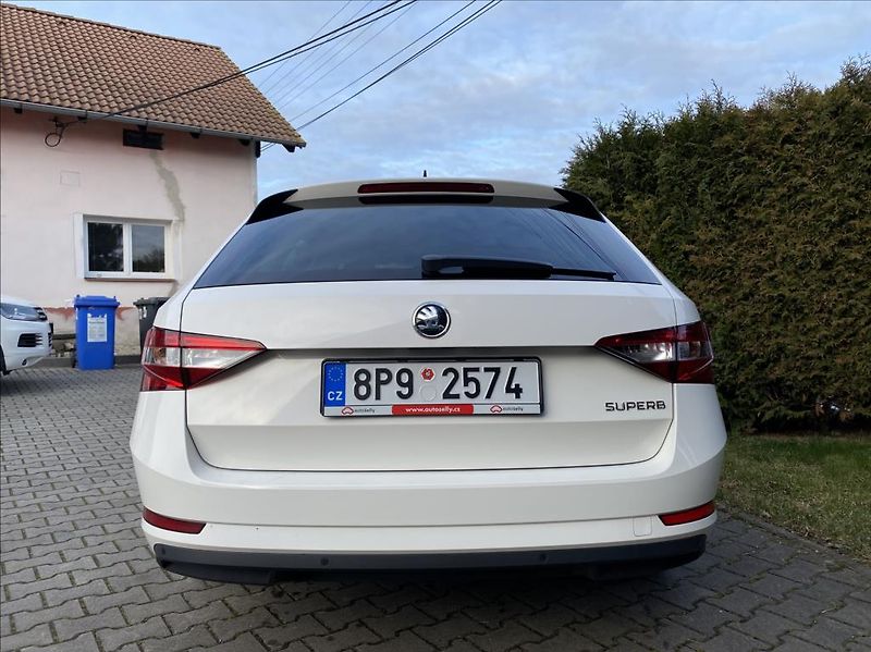 Škoda Superb 2,0 TDI  Ambition / NAVI - fotka 5 z 41