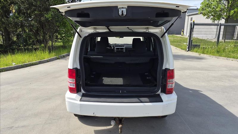 Jeep Cherokee 2,8 CRD L MANUAL ČR - fotka 18 z 18