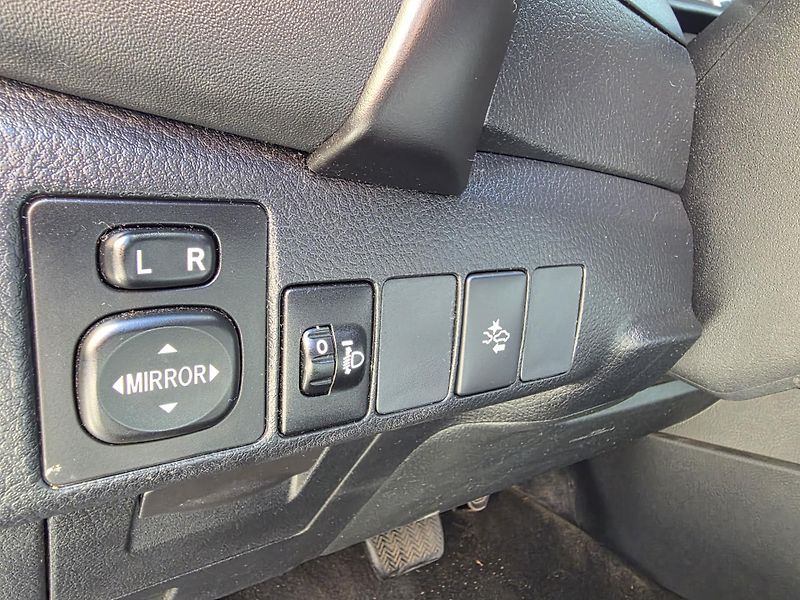 Toyota Corolla 1.6-AUTOMAT-NAVI-KAMERA - fotka 17 z 26