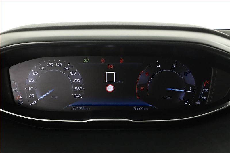 Peugeot 5008 (2020) 1.5 BlueHDi, 7 míst, Kůže - fotka 8 z 16
