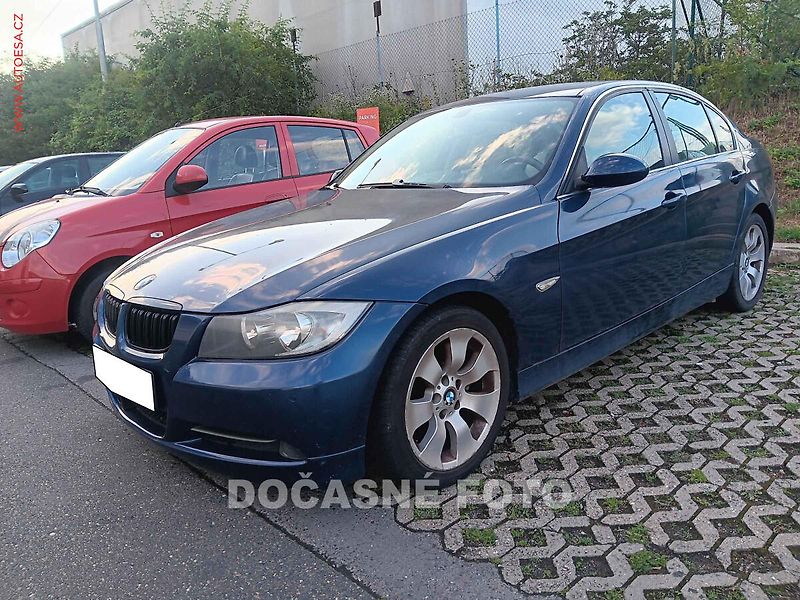 BMW Řada 3 (2006) 3.0 i, AT, kůže, autoAC - fotka 1 z 3