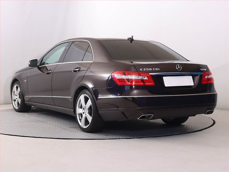 Mercedes-Benz Třídy E (2011) E 250 CDI, 4X4, Automat, Navi - fotka 4 z 20