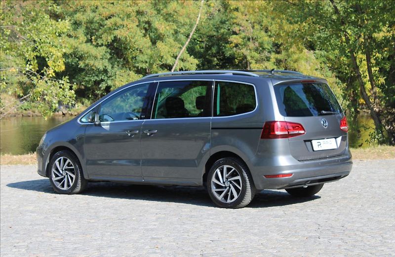 Volkswagen Sharan 2.0 TDI / 135kW / DSG / SOUND - fotka 45 z 49