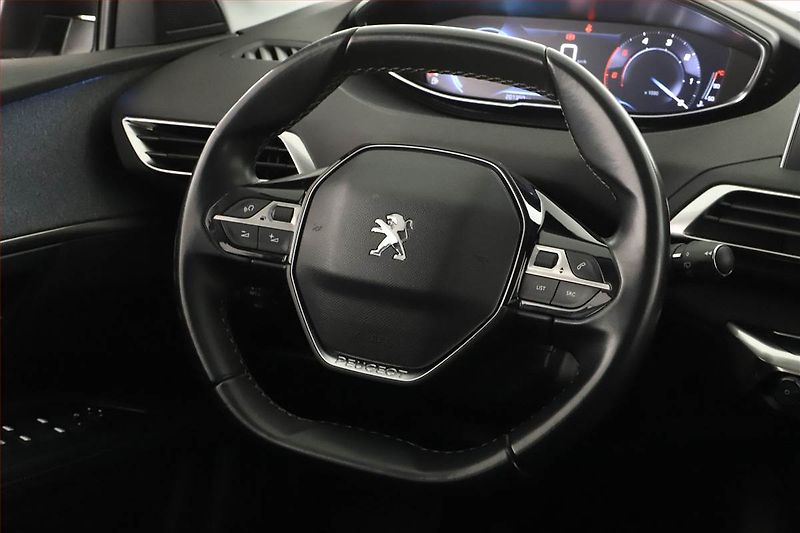 Peugeot 5008 (2020) 1.5 BlueHDi, 7 míst, Kůže - fotka 13 z 16