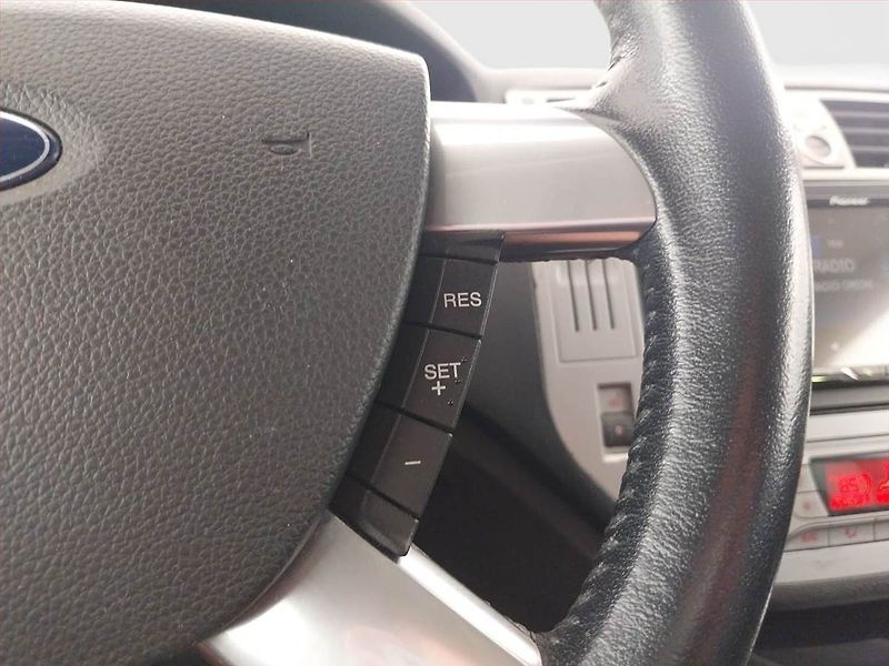 Ford Kuga (2012) Titanium 2.0 TDCi, 4X4 - fotka 16 z 19