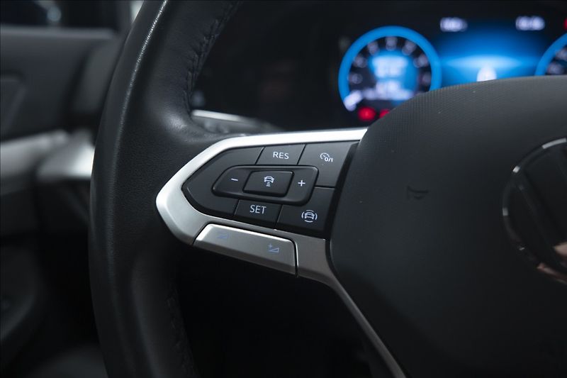 Volkswagen Golf 1,5 eTSI DSG KAMERA VÝHŘEV ČR - fotka 27 z 44