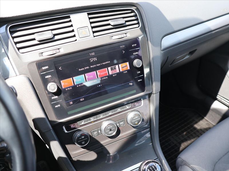Volkswagen Golf 1,0 TSI 81kW CZ Comfort LED - fotka 21 z 34