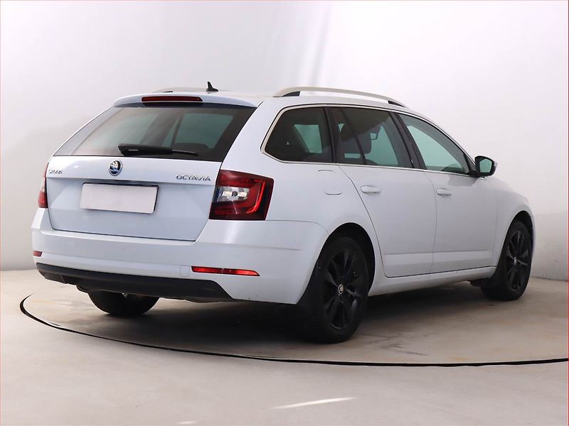 Škoda Octavia (2018) Elegance 1.5 TSI, Automat - fotka 5 z 21