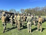 Přehlídka amerických vojenských vozů v Bezděkově.