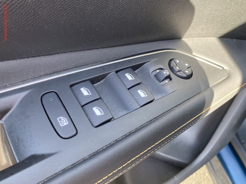 Peugeot 3008 (2021) 1.2PT, Road Trip, AT, LED - fotka 13 z 17