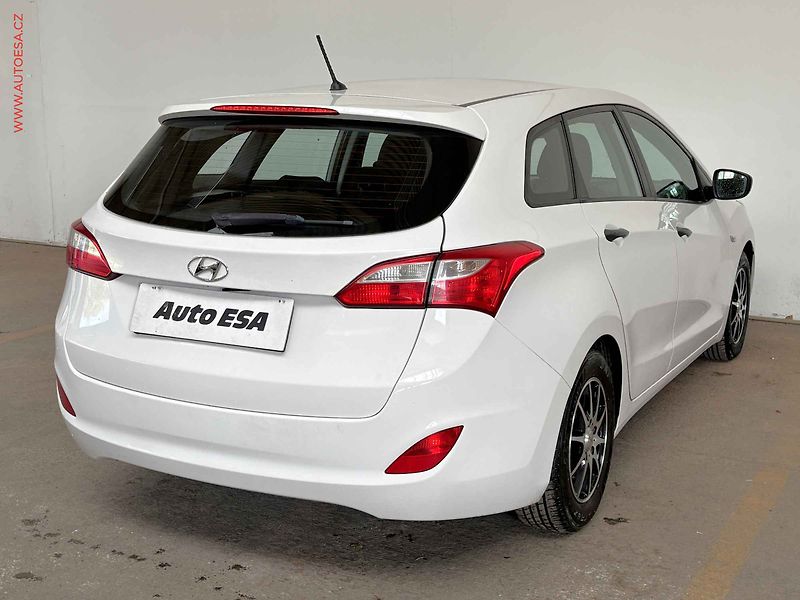 Hyundai i30 (2013) 1.6 CRDi, 1.maj, AT, AC - fotka 4 z 13