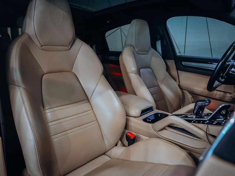 Porsche Cayenne Coupé Platinum - fotka 29 z 34