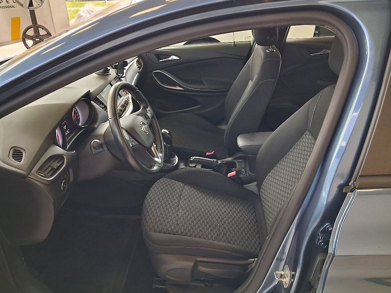 Opel Astra 1.4T 92kW 2016 - fotka 9 z 15