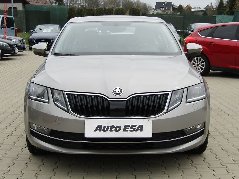 Škoda Octavia (2017) 1.6 TDi, 2.maj,ČR, Navi, LED - fotka 2 z 18