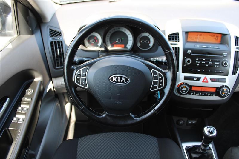 Kia Ceed 1,6 CRDi  NOVÉ V ČR,1.MAJITEL - fotka 10 z 21